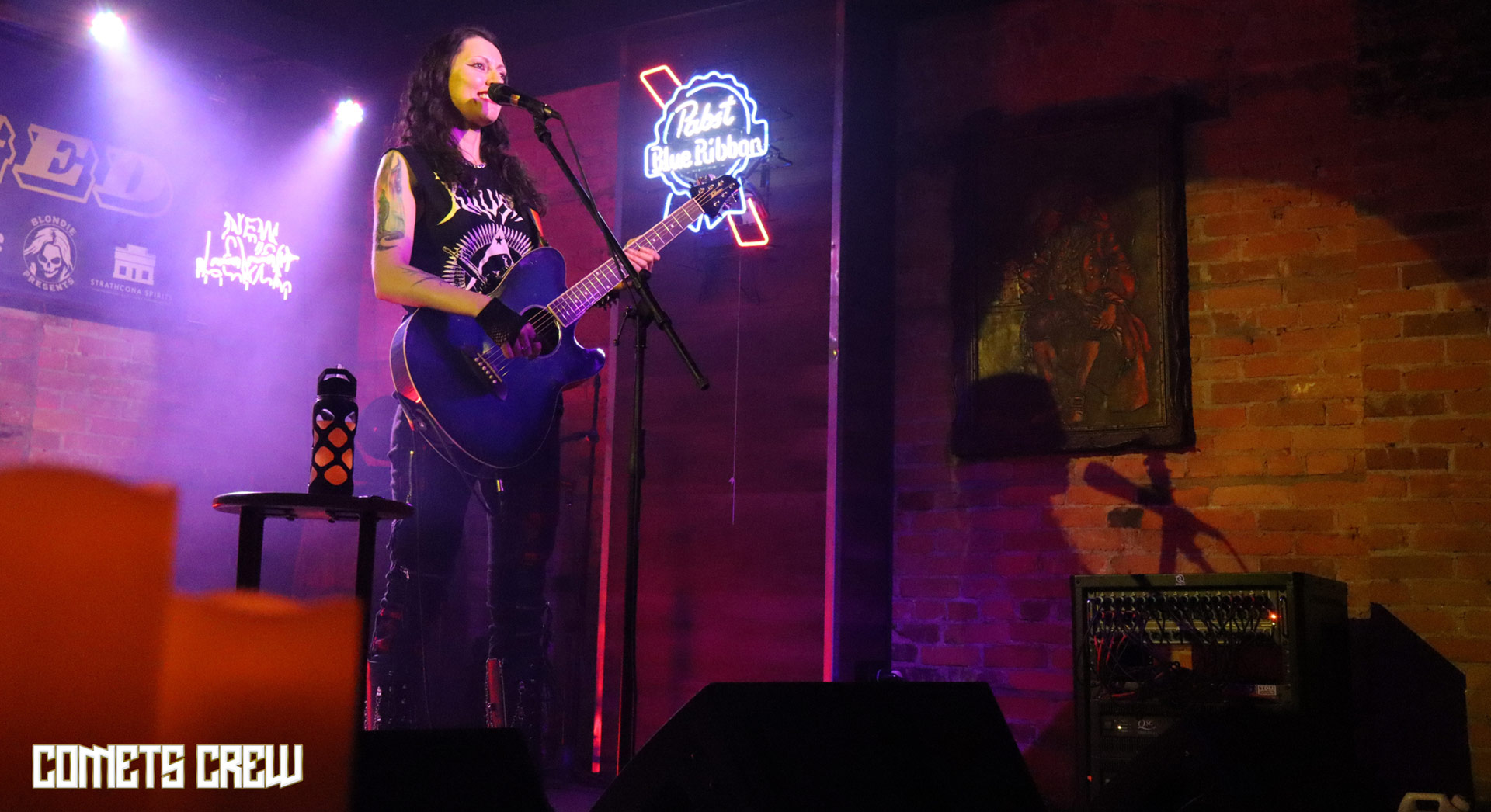 Lezzy Osbourne - Singer-Songwriter performing live