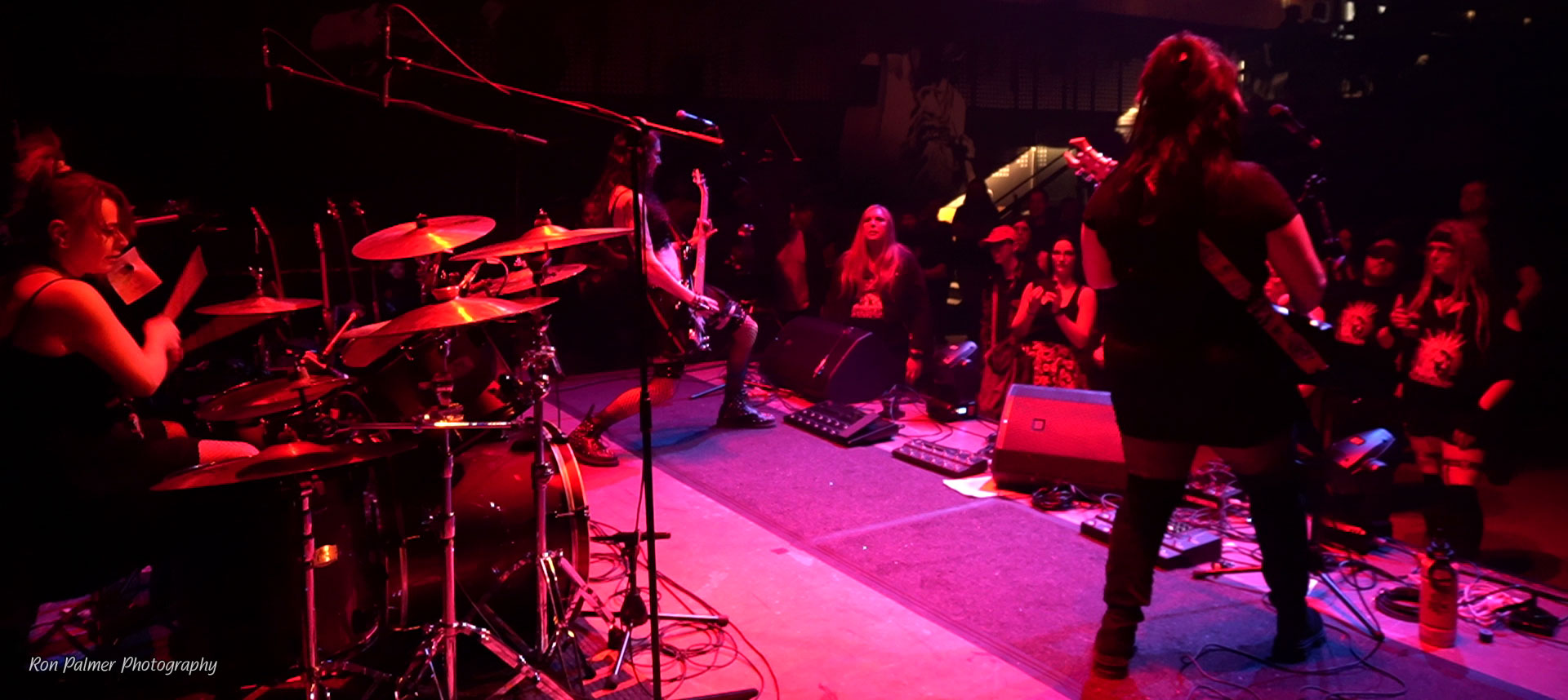 Sugarwash - All-Girl Punk / Grunge in Edmonton & Vancouver